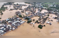 “大部分人家都被淹了”！罕见暴雨袭击梅州，村民打地铺过夜，学校变临时避难所