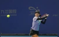 WTA2024江西網球公開賽舉行首輪比賽 九江籍運動員鄭嫵雙亮相