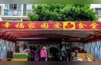為實現(xiàn)女兒遺愿,，她創(chuàng)辦這間食堂照顧數(shù)百孤寡老人