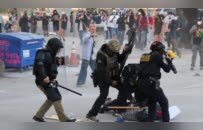 美移民局在洛杉磯抓捕移民引爆抗議,，白宮官員：這是造反