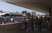 5000美軍直撲洛杉磯,，特朗普說完逮捕紐森，現(xiàn)身美國最大軍營連夜部署