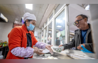 為實現(xiàn)女兒遺愿，她創(chuàng)辦這間食堂照顧數(shù)百孤寡老人