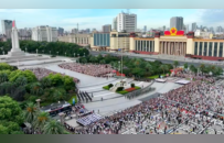 南昌八一廣場“七一”升旗儀式舉行 游客們徹夜等待只為見證升旗那一刻