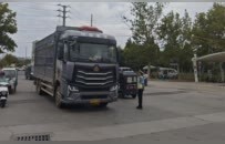 商丘市公安局交警支隊(duì)嚴(yán)管貨車限行 全力打響“藍(lán)天保衛(wèi)戰(zhàn)”