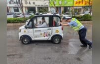 商丘市公安局交警支隊(duì)“五強(qiáng)化”全力做好汛期道路交通安全應(yīng)急管理工作