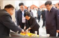 商丘市舉行2025河南“老字號嘉年華”商丘站暨“惠聚金秋·樂購商都”促消費活動