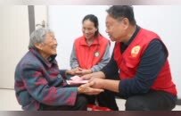 柘城县退役军人14载风雨赴中秋 “儿女”踏雨暖英烈