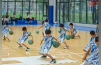 商丘一乡村幼儿园爆火，网友：这才是该有的童年！