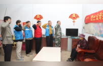 柘城县退役军人14载风雨赴中秋 “儿女”踏雨暖英烈