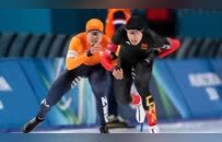 争议！中国名将犯规后主动道歉，仍遭荷兰选手推搡怒吼