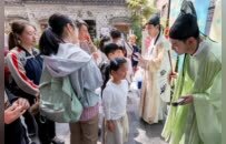 诗仙遇红楼 书香满古巷！2026金陵旧书市集今日熙南里盛大开市