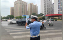 高温“烤”验守一线，“汗”卫安全护畅通