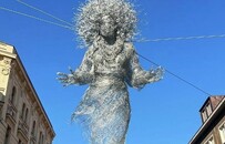欧洲又现一座“乌克兰母亲”雕塑 画风比上一次还吓人…