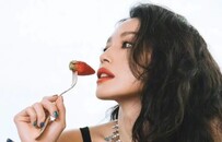 看热巴捂胸口被嘲有感，为什么亚洲人终其一生都在追求紧绷的松弛感？