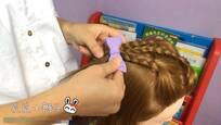 视频:岚岚小辫子女童编发 5分钟快手编发系列 幼儿园发型宝宝扎头发