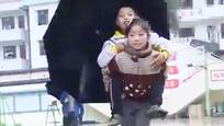 视频:女子花万元买丰胸膏 成本几分钱