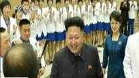 金正恩携夫人看望亚运代表团
