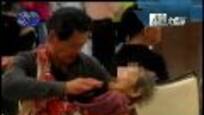 2012-03-06媒体大摄汇 台湾调查员弃升官侍母 抱母看病感动人心