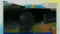 女记者采访棒球运动员惊人一幕