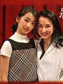 龚慈恩15岁女儿亭亭玉立