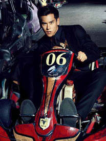 彭于晏变身“赛车型男”