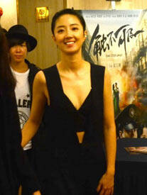 桂纶镁罕见性感露面