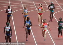 女子100米接力中国队交接棒失误 无缘决赛