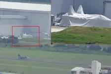 神秘战机现身日本基地
