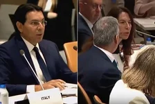 以代表与联合国官员激烈争吵