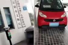 女子避雨被驱赶