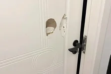 双胞胎姐妹遭妹妹男友入室行凶