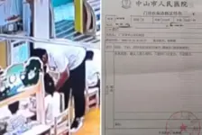 女童疑遭老师暴力喂食