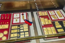 金价连跌