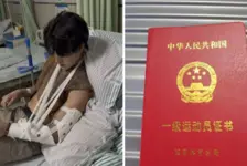 景区NPC被游客掰断手腕