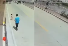 男子把女童抛入河中