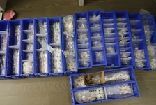 网红卖假货被警察带走