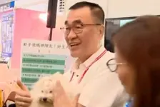赖清德试吃狗粮