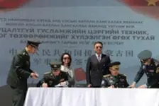 中国用41辆客车军援蒙古