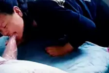 女子咬脚趾唤醒植物人丈夫