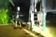 黑人少年被美国警察打死