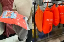 男子买到破损游泳“跟屁虫”
