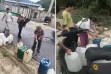 甘肃一村持续干旱饮水难