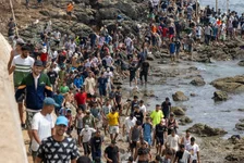 西班牙飞地遭难民涌入