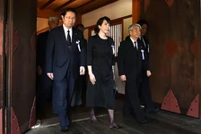 日本政客参拜靖国神社