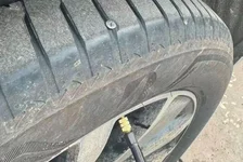 景区多车轮胎被扎破