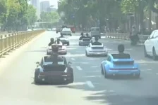 卡丁车扎堆上路