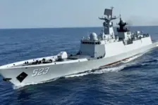 中外海军首次在台岛以东军演