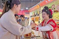 陕西文创亮相进博会 “开放的陕西机遇多”