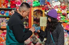 西安青年秦岭脚下打造“玩具世界”