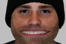 英国警方发布魔性通缉照 嫌犯露出10颗牙微笑